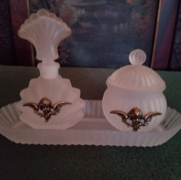 Vintage dresser set - Picture 6 of 6